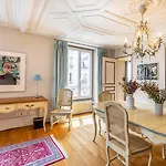 GuestReady - Séjour vintage dans le 8e arr.